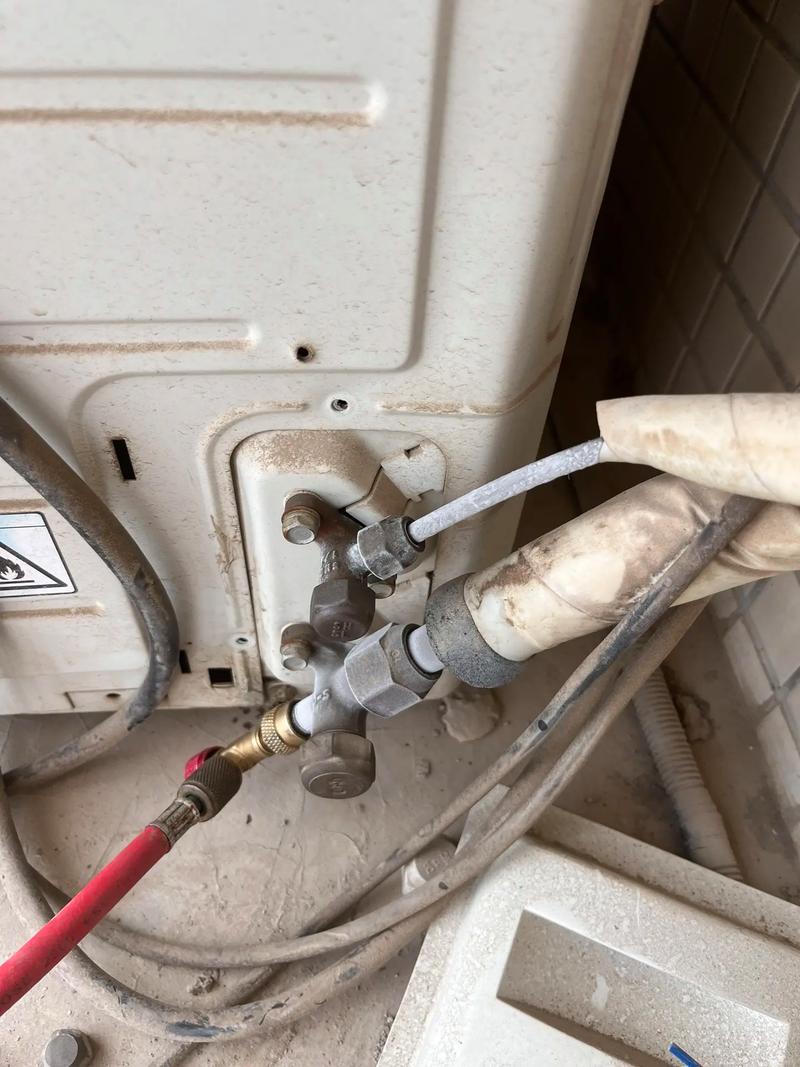 空調拆裝,市政空調漏雪種,搞定#家電維修 #空調加雪種